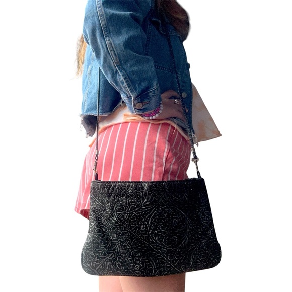 VTG Park Avenue Int Black Embossed Leather Floral Women's Envelope Crossbody Bag - Picture 4 of 9